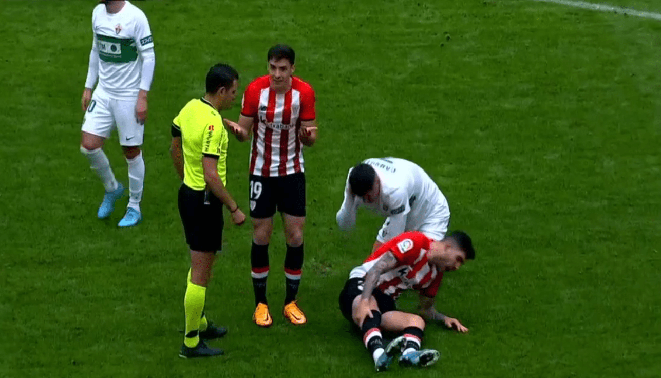 勇士更衣室衣柜位置